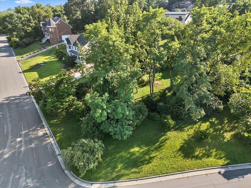 1st image of Leisure Ln