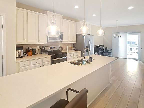 4th image of 8807 Merriweather Ln