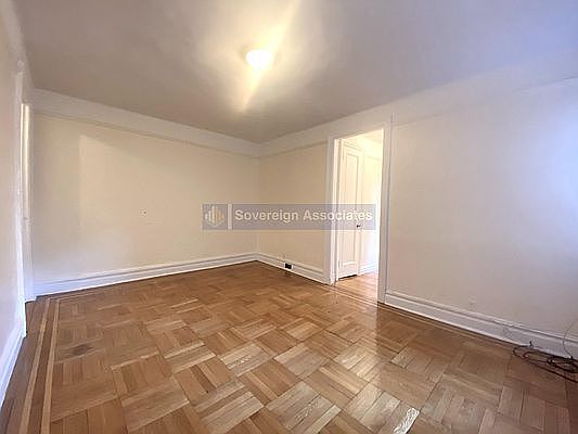 4th image of 400 Fort Washington Ave #G4