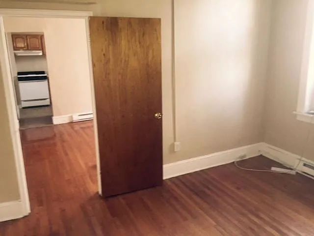 Montrose Apartments! — Photo 4