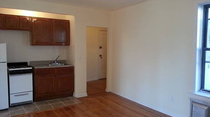 LIVINGROOM/KITCHEN COMBO