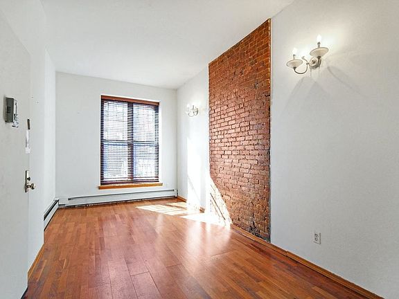 3rd image of 13 W 131st St #1
