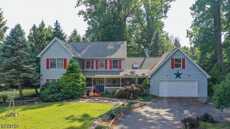 1st image of 6 Tulip Dr
