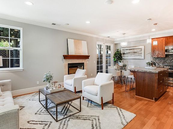 3rd image of 2718 Darien Ct