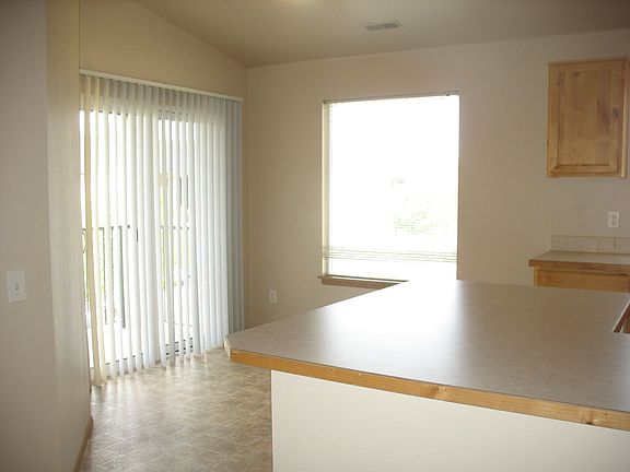 4th image of 32 S White Oak Ln APT 202