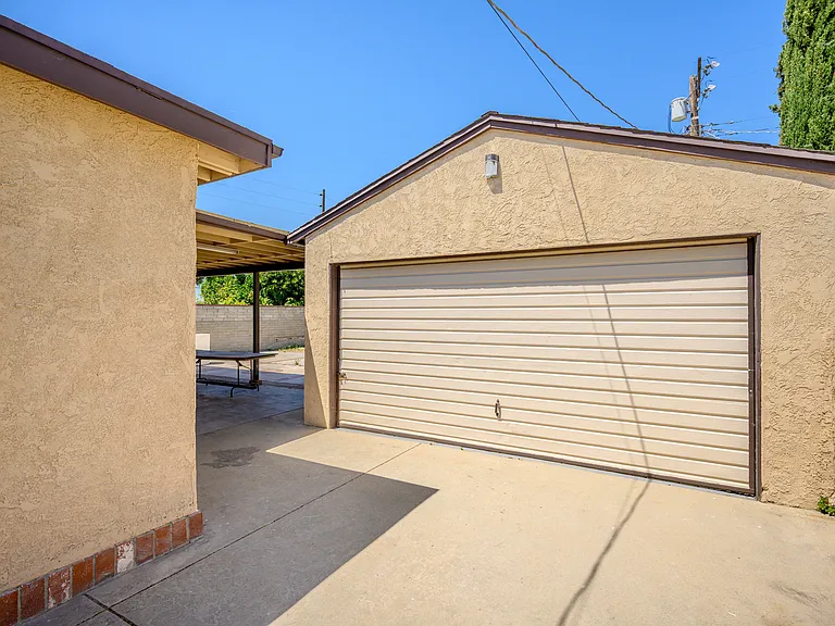 6607 Riverton Ave — Photo 27