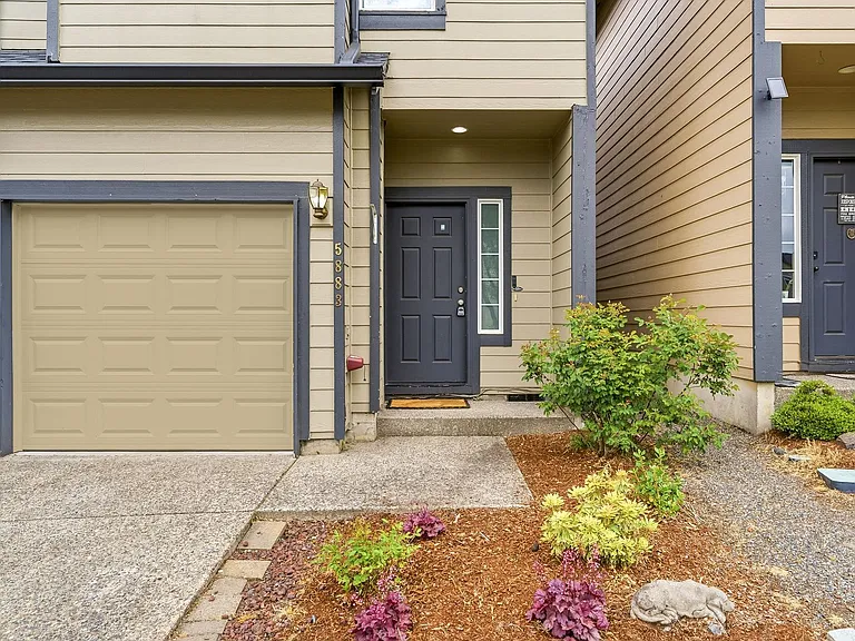 5883 SE 16th Loop — Photo 3