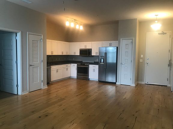 2nd image of 3002 Hardy St #208