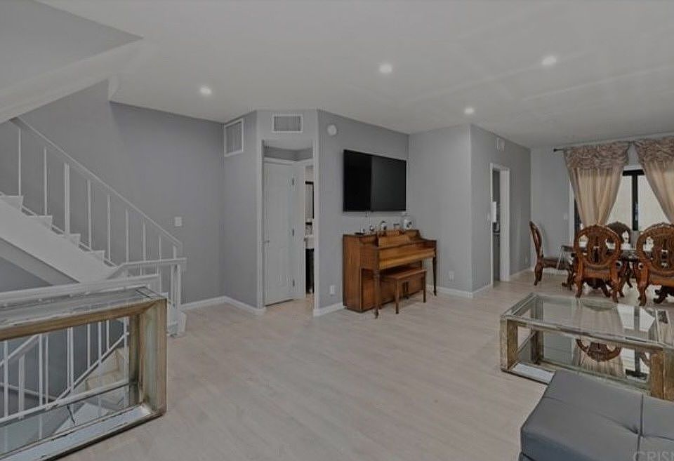 1st image of 6540 Hayvenhurst Ave Unit 17