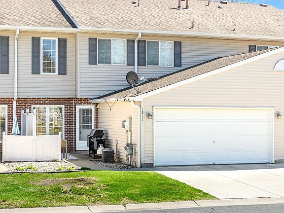2nd image of 1211 Primrose Ln