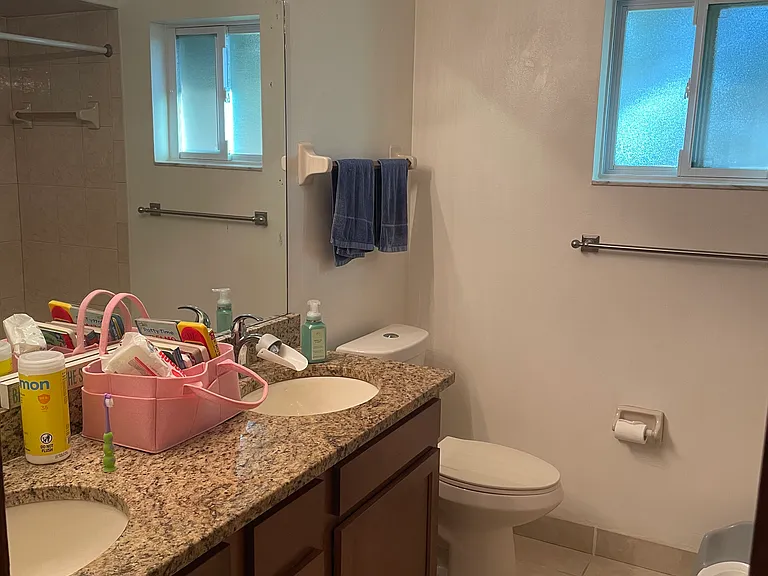 901 Nevada Dr NE — Photo 11