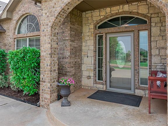 3rd image of 3513 Austrian Pine Ln