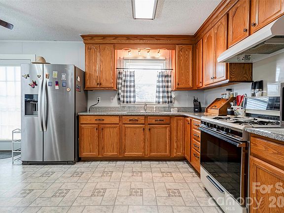 5th image of 425 Farmview Dr