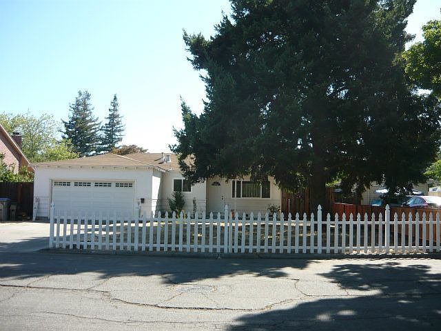 1st image of 948 Emerald Way