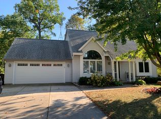 3231 Great Oak Dr, Racine, WI 53402