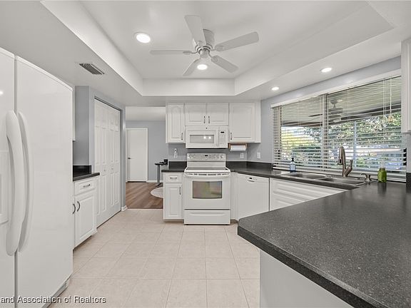 3rd image of 1711 Pasco Dr