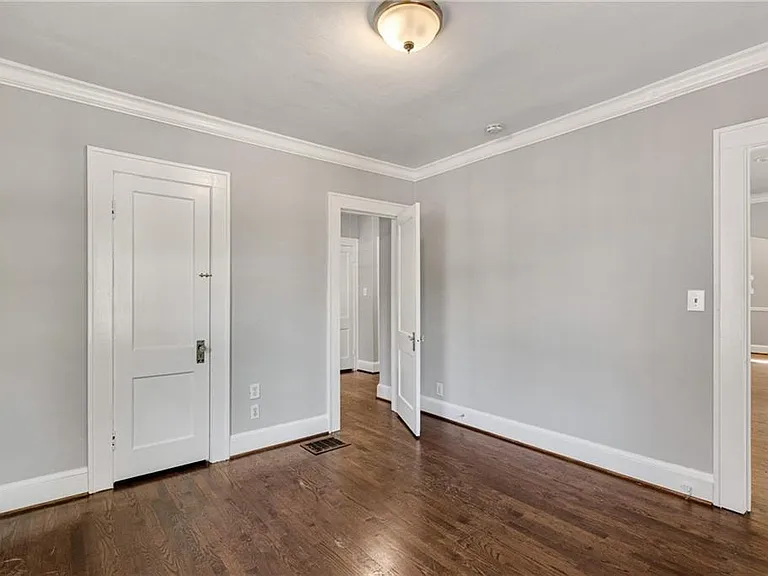 666 Yorkshire Rd NE — Photo 15
