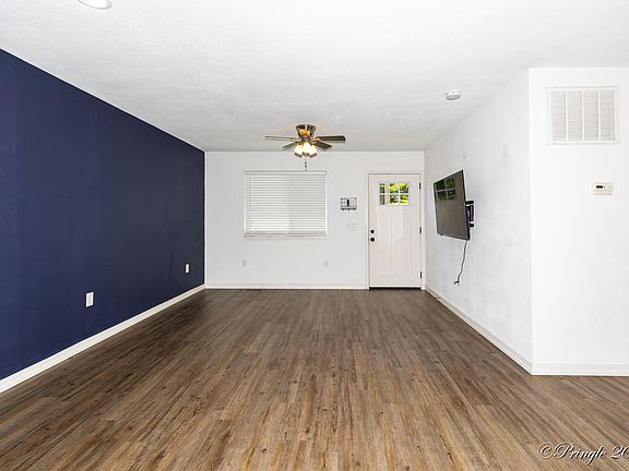 3rd image of 1110 Columbus Street