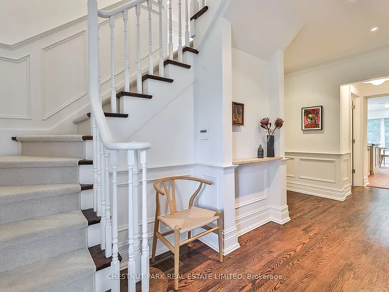 21 Douglas Cres — Photo 17