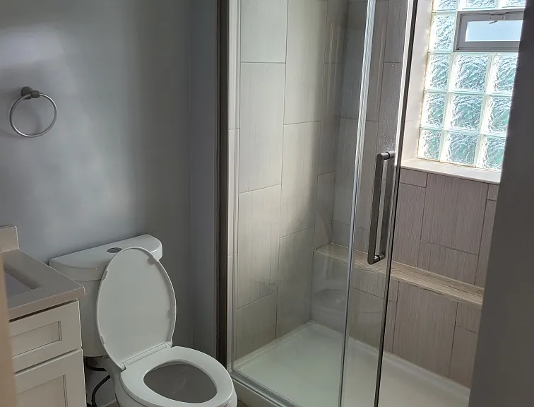 nice walk in shower-