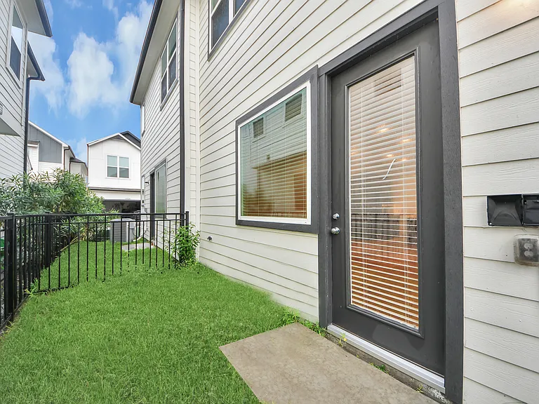 2319 Silva Park Ln — Photo 33