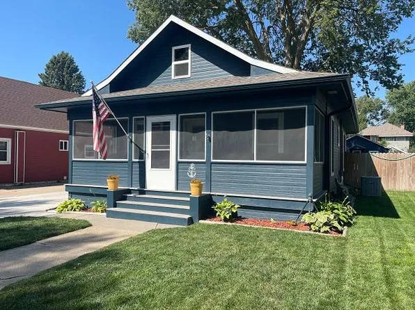 137 S 5th Ave, Burwell, NE 68823