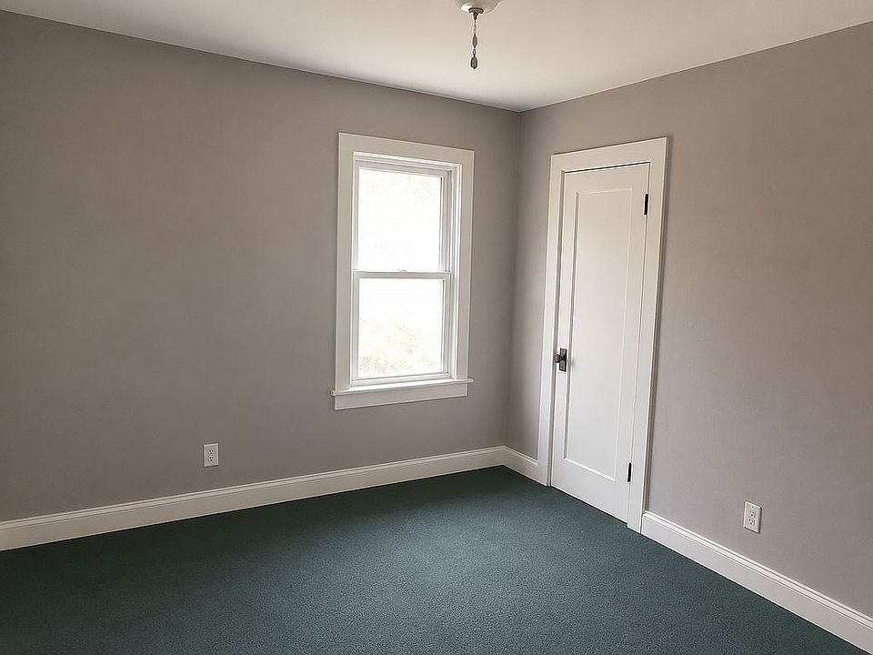 1st image of 131 E Darland St