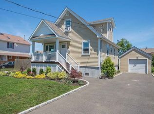 61 Annuskemunnica Rd, Babylon, NY 11702