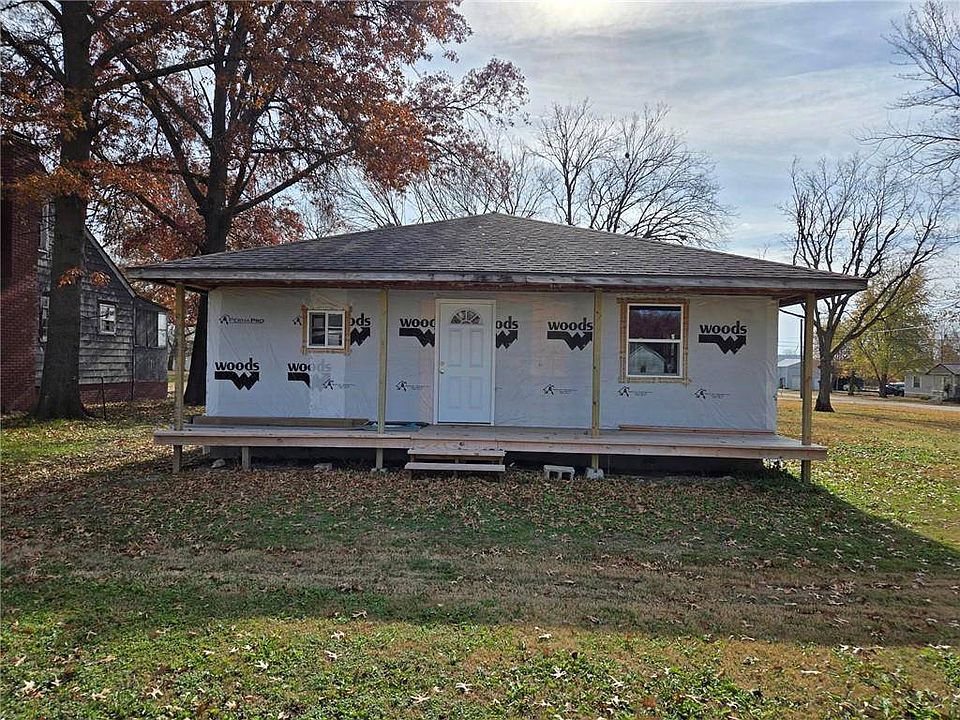 1st image of 617 Mill St
