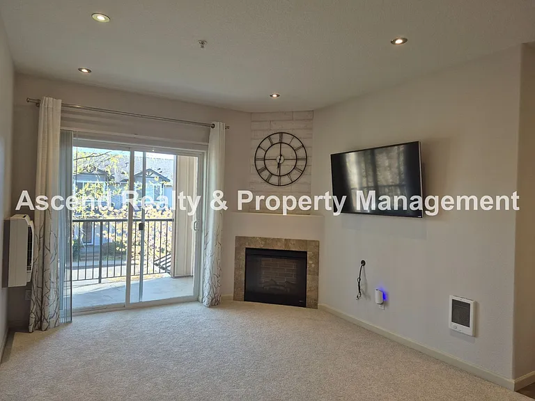 10664 NE Holly St #206 — Photo 4