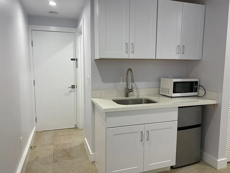 52 Avalon Dr #3 — Photo 3