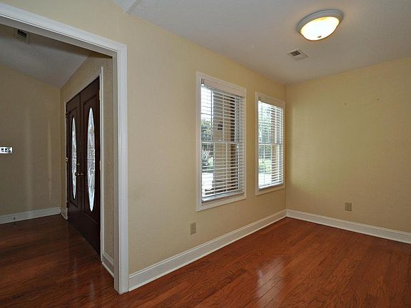 4th image of 542 Timberline Dr