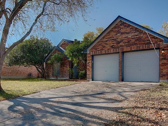 2nd image of 804 Canyon Bend Dr