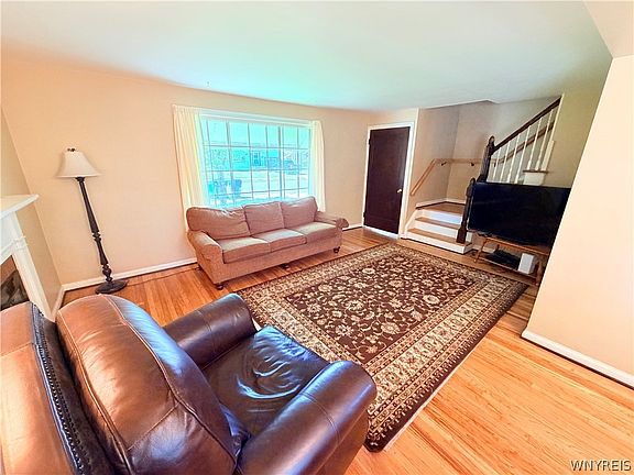 4th image of 122 Turner Ave