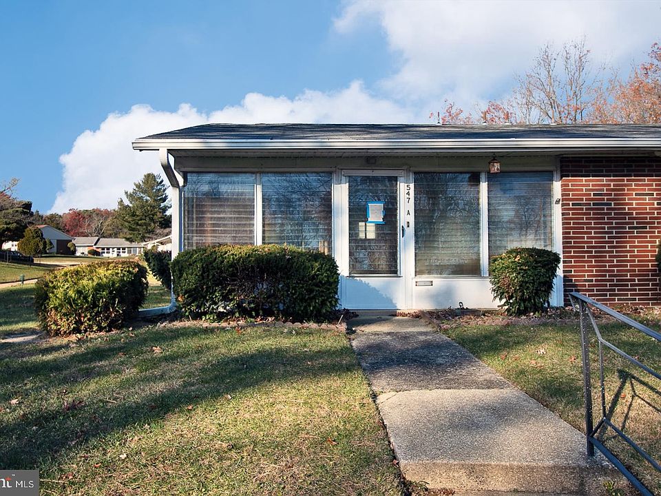 1st image of 547 Sheffield Ct
