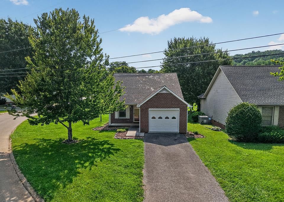 1st image of 1462 Oxford Pl
