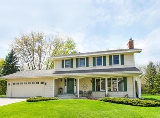 9762 Linden Dr, Eden Prairie, MN 55347