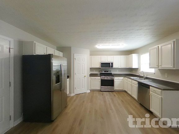 4th image of 523 Andrews Dr