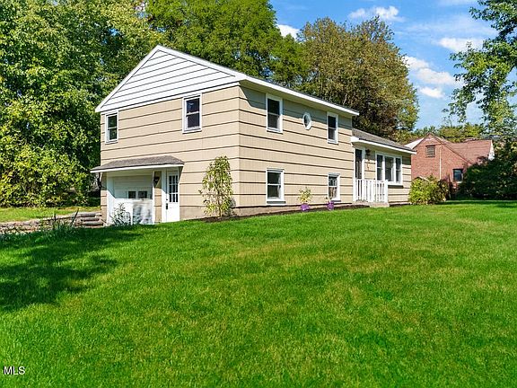2nd image of 152 Okara Drive