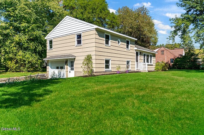 2nd image of 152 Okara Drive