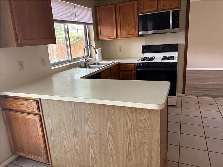 3310 Mulberry Hill Ln — Photo 6