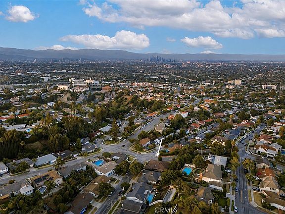 3rd image of 4715 Presidio Dr