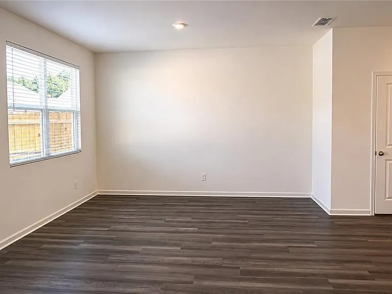 2095 Emerson Dr — Photo 5