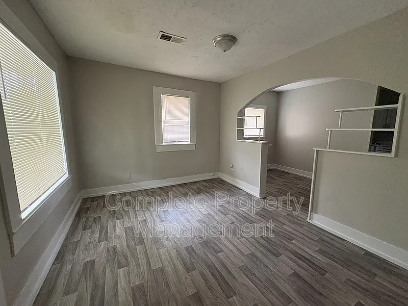 4 bed, 2.0 bath, $1,400 — Photo 3