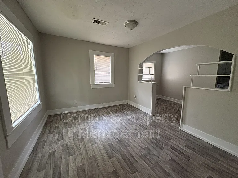 6112 Blocton Ave — Photo 2