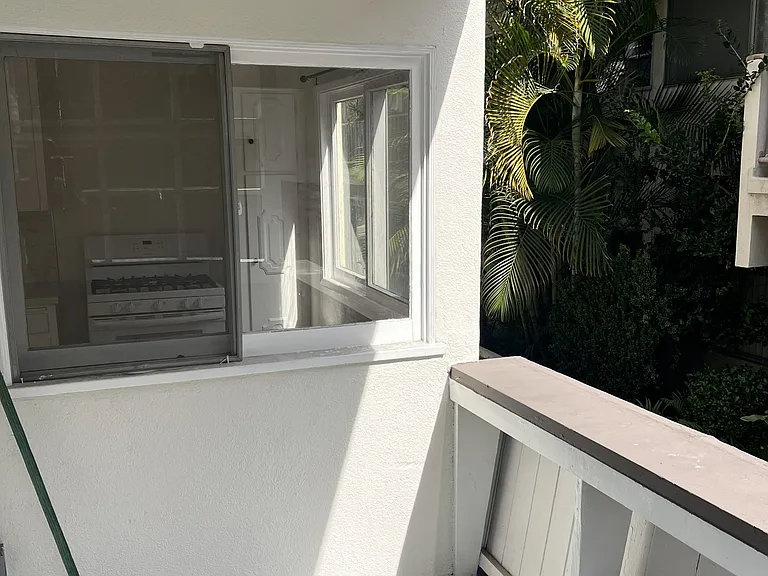1147 Hacienda Pl #4 — Photo 4