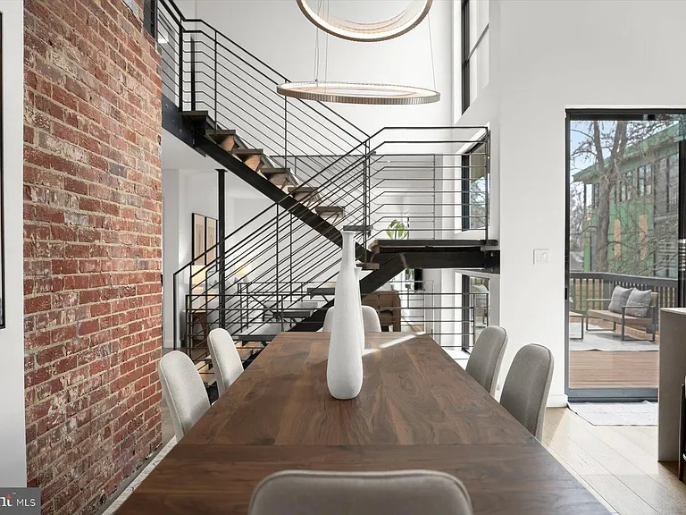 3004 N Underwood St — Photo 2