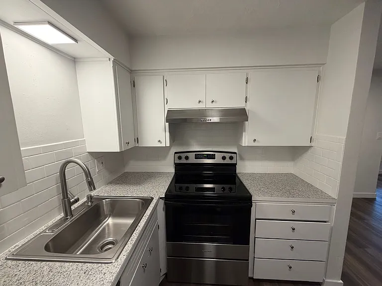 1104 West 7th Avenue Apartments — Photo 15