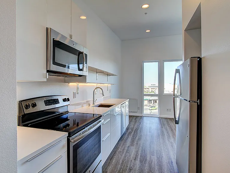 1410 Apartments — Photo 4