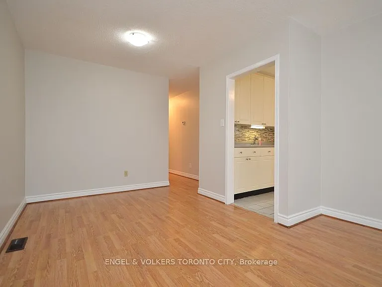 158 Cherrywood Dr #UPPER — Photo 5